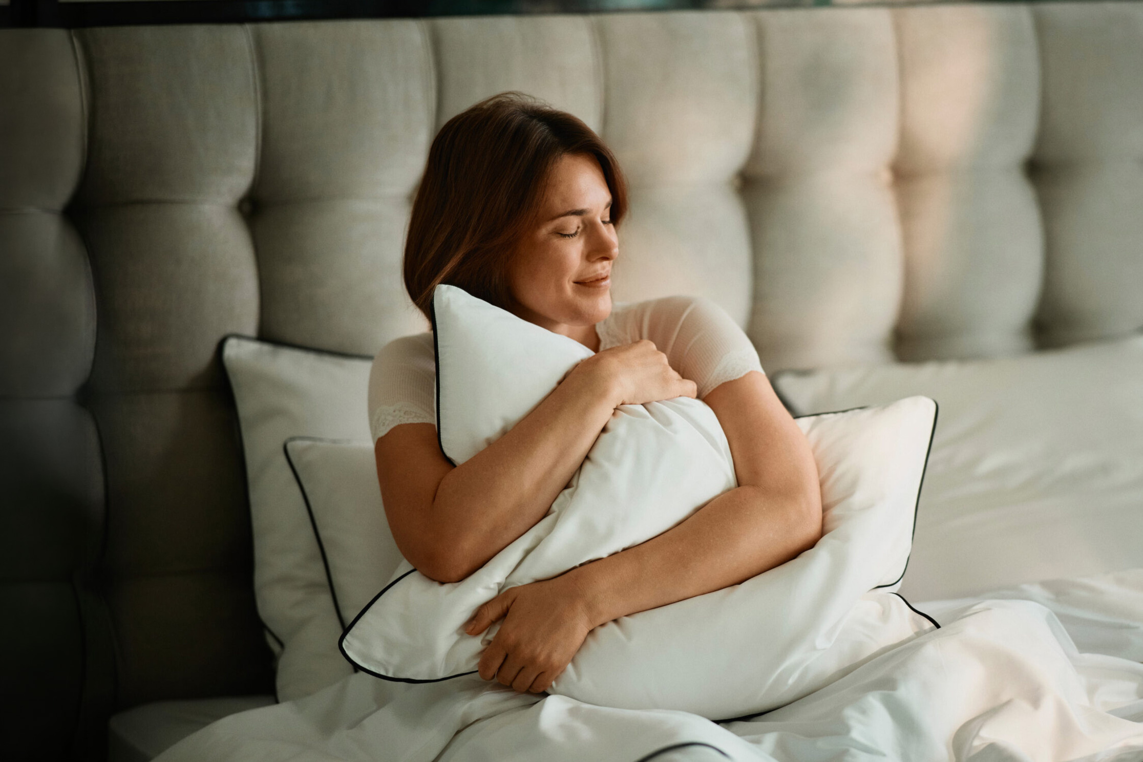elite-header-pillow-centered